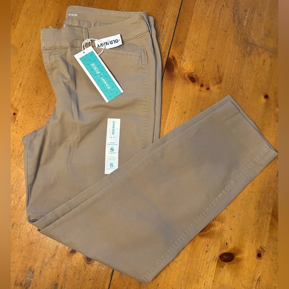 Old Navy Tan Pixie Length Straight-Leg Pants - Picture 1 of 8